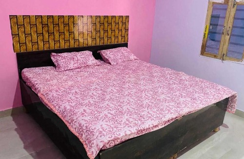 Neemrana Hotel | Spot On Neemrana Guest House & Pg