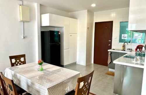 Sandakan House | Springfield 3-Storey Cheerful Townhouse #Yoyo Homestay