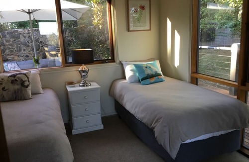 Spring Hill House | Springhill Views-Country Retreat-sleeps12