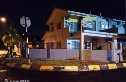 Tanjung Karang House | Sri Manik Guest House Tanjung Karang
