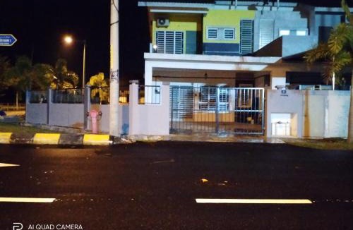 Tanjung Karang House | Sri Manik Guest House Tanjung Karang