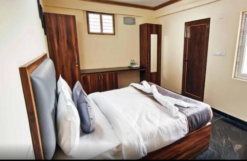 Sirsi Hotel | Sri Sai royal suites
