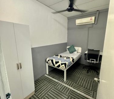 Kampung Sungai Kayu Ara Hotel | SS GREY HOSTEL Bandar utama
