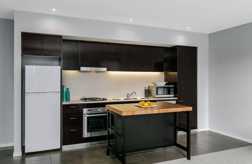 St. Leonards Apartment | St Leonards- TRNT2 - Albany Street - Spacious 2BR with Sunny Balcony, Parking Walk to Cafes