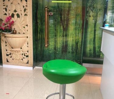 Ladang Sekolah House | Standard Queen room with Shared Bathroom