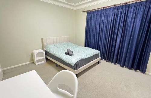 Rydalmere House | Standard Queen Room in Two Story House - R1