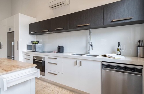 Northcote Apartment | StayCentral - Northcote Loft - 3/8 Short Street, Northcote