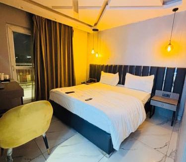 Pashim Vihar Hotel | Staylo Hotel Azora
