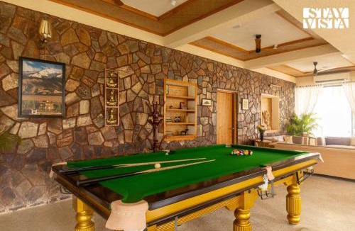 Gurugram Villa | StayVista at Bagaan Farm Stay with Private Pool & Golf Putting Area