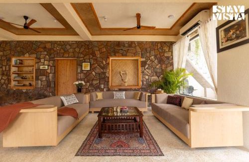 Gurugram Villa | StayVista at Bagaan Farm Stay with Private Pool & Golf Putting Area