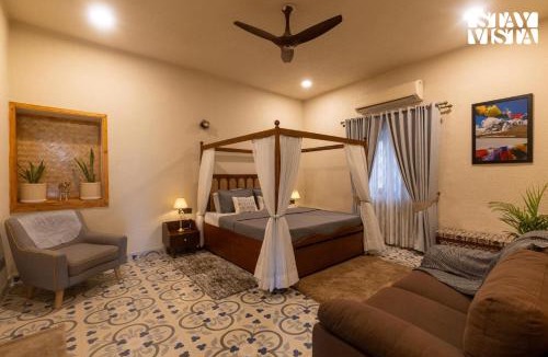 Gurugram Villa | StayVista at Bagaan Farm Stay with Private Pool & Golf Putting Area