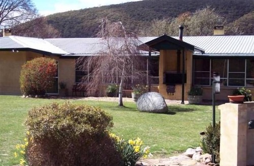 Duckmaloi House | Stone Hedge - large country house, near Oberon