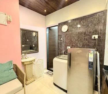 Bandra West Apartment | Studio 105 Bhamala House, Near Boojee cafe, Kantwadi, Bandra West
