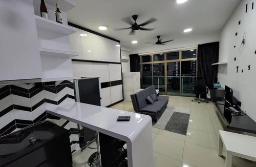 Taman Mount Austin Apartment | Studio Balcony Lake View Palazio Austin IKEA AEON by GDRAGON HomeStay