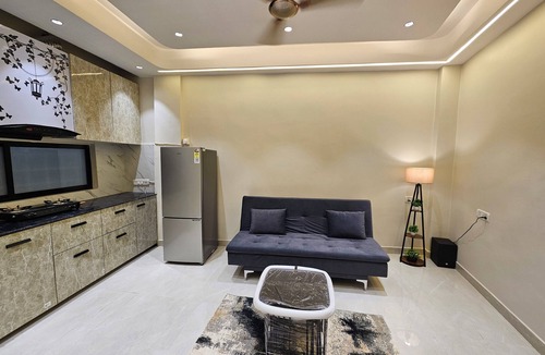 Allahabad Apartment | Studio HS Modern 2BR Dual AC 65" TV Full Amenities
