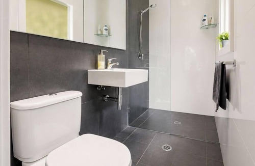 Tighes Hill Apartment | Studio Lizzie Private Newcastle Studio Retreat