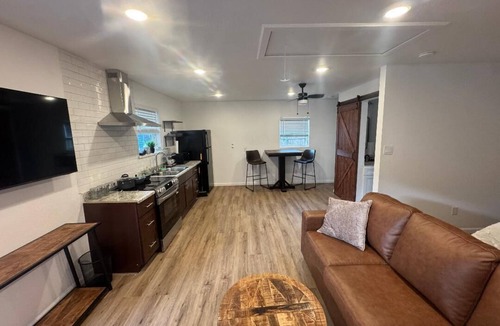 Fort Worth Apartment | " Studio- Quick Drive to TCU, Stockyards, Museums & Dickies Arena"