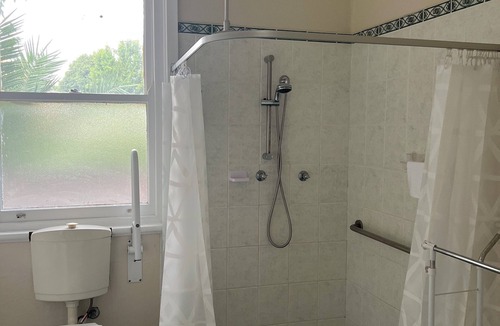 Cootamundra Apartment | Studio Room with Own Bathroom in the Heart of Cootamundra