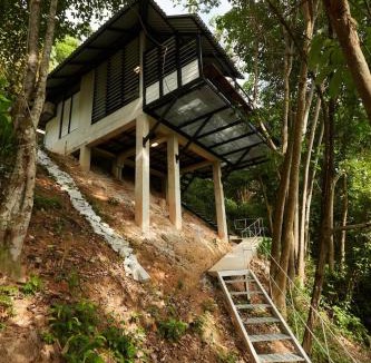 Hulu Selangor House | Stunning Mountain View Lodge with Pool Lauhaus2