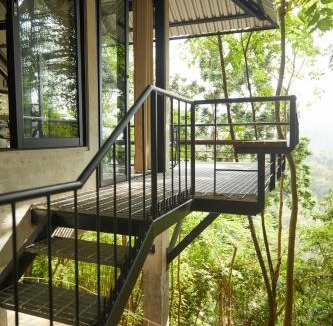 Hulu Selangor House | Stunning Mountain View Lodge with Pool Lauhaus2