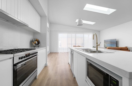 Bathurst House | Stunning Seymour - 3 Bed, 2 Bath - Amazing Location!
