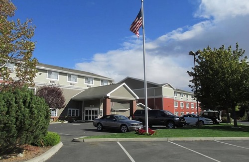 Pullman Hotel | Stunning View of Pullman! Spacious Room w/Free Breakfast, Free Parking, Pool