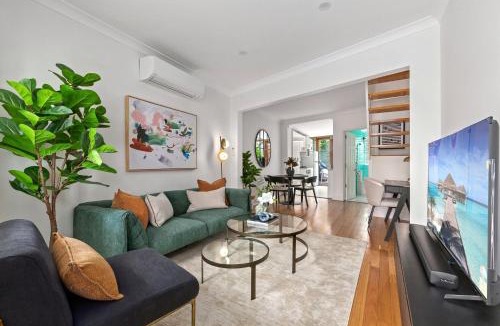 Surry Hills House | Stylish 2-Bed Surry Hills Terrace with Courtyard, Balcony & BBQ