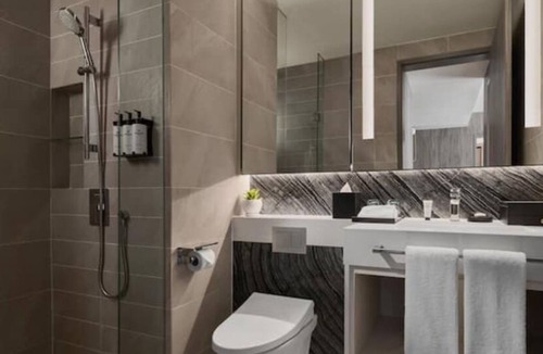 Golden Triangle Hotel | Stylish 2-BR Suite Deluxe Bukit Bintang Breakfast