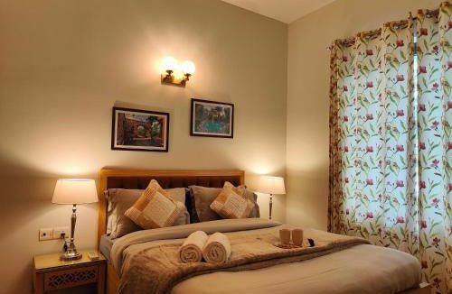 Sector 58 Apartment | Stylish 2BHK Ground Floor Apartment with high speed WiFi and Kitchen near Golf course road