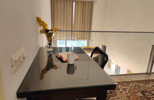 Sector 58 Apartment | Stylish 2BHK Ground Floor Apartment with high speed WiFi and Kitchen near Golf course road