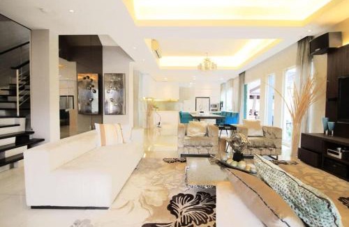 Cheras House | Stylish 4BR Retreat with Gazebo & Garden Oasis