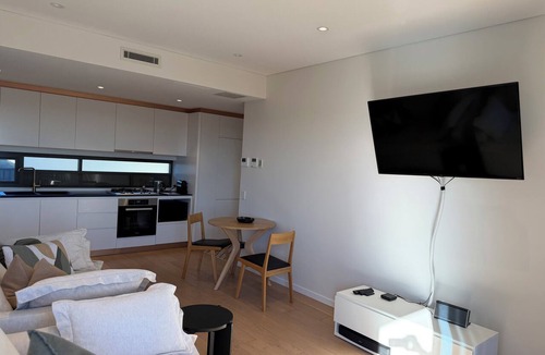 Leichhardt Apartment | Stylish and Quality Modern One-Bed Apartment