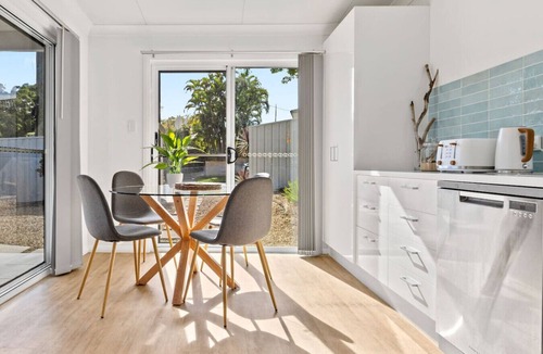 Coffs Harbour House | Stylish Coffs Central Retreat, Near Beach, Sleep 6