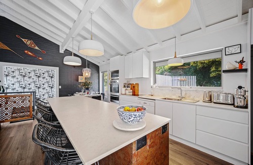 Smiths Lake House | Stylish Villa 38 has Stunning Lake & Ocean Views a Perfect Retreat !