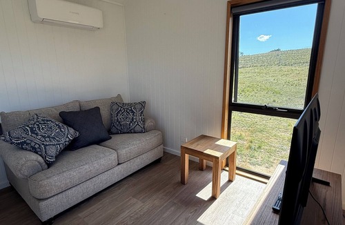 Jindabyne Cabin | Sugarloaf Hill, a quiet country escape only a short drive from town.
