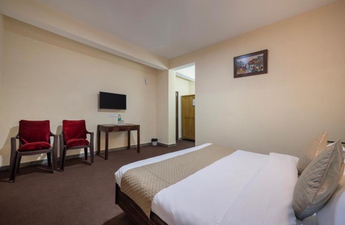 Fagu Hotel | Suhana Suffer l Lift l Parking