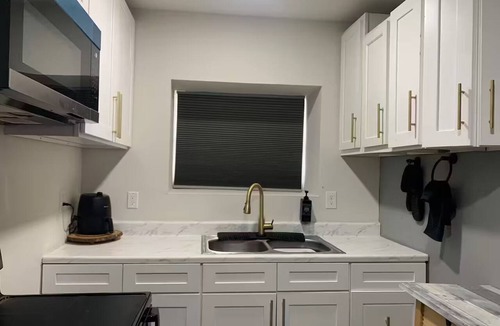 Ridley Park Apartment | Suite 6 - Ridley Hosting Group airport/park