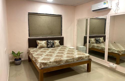 Yeoor Hills Villa | Sunny 2 Bedroom Villa with a Big Garden and Pool