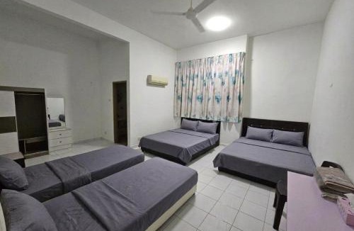 Kampung Batu Uban House | Sunny Point Hostel