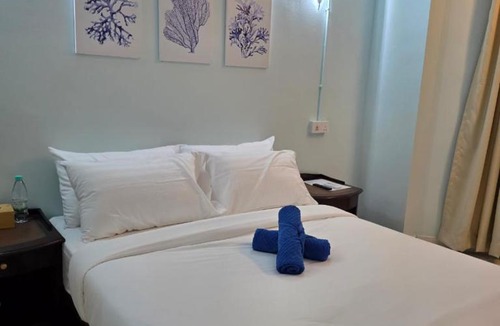 Batu Ferringhi Hotel | Sunset Beach Retreat & Beach Bistro