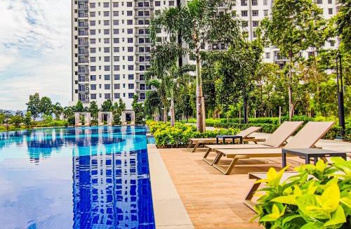 Kampung Pinang Baik Apartment | Sunset Lake View at M-Luna by HCK