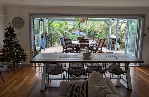 Anna Bay House | Sunset on Birubi, 2/40 Ocean Ave - pet friendly, air con, water views, WIFI and outdoor spa