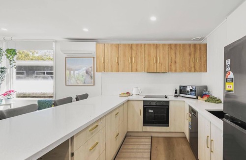 Summerland Point House | Sunset Shore Retreat – Waterfront Reserve Escape a