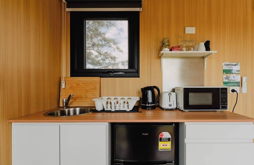 Lovedale Apartment | Sunset Tiny House at Bluebush Estate 1 by Tiny Away