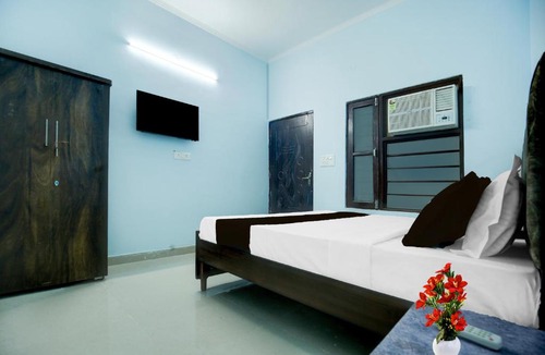 Kishangarh Hotel | Super Collection O by OYO Nayagaon Vikas Nagar