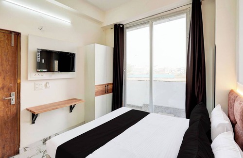 Greater Noida Hotel | Super Collection O Surajpur Chowk