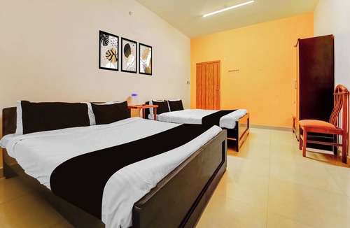 Thirukadaiyur Hotel | Super Collection O Thirukadaiyur Bus