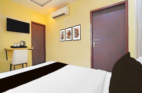 Civil Lines Hotel | Super Collection O Prayagraj Bus Stop Formerly Sonica Gold