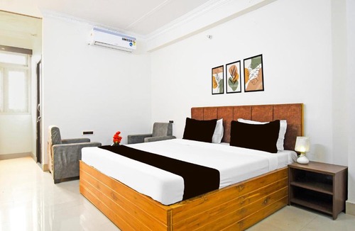 Patna Hotel | Super Collection O Raja Bazar Bailey Road