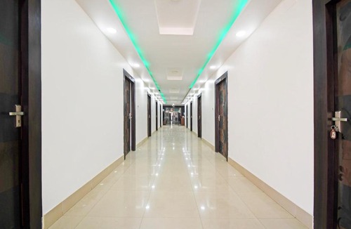 Patna Hotel | Super Collection O Raja Bazar Bailey Road